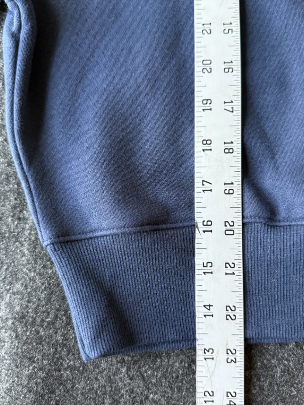 Wild Fable London Oversized V Neck Sweatshirt Medium NWT - Picture 7 of 7